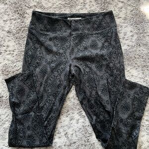 Mudd Gray Patterned Leggings